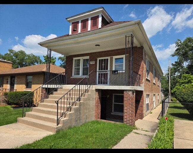 Building Photo - 3725 Monroe St