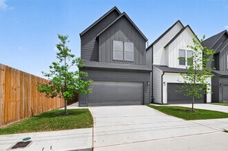 Building Photo - 7422 Maxroy St