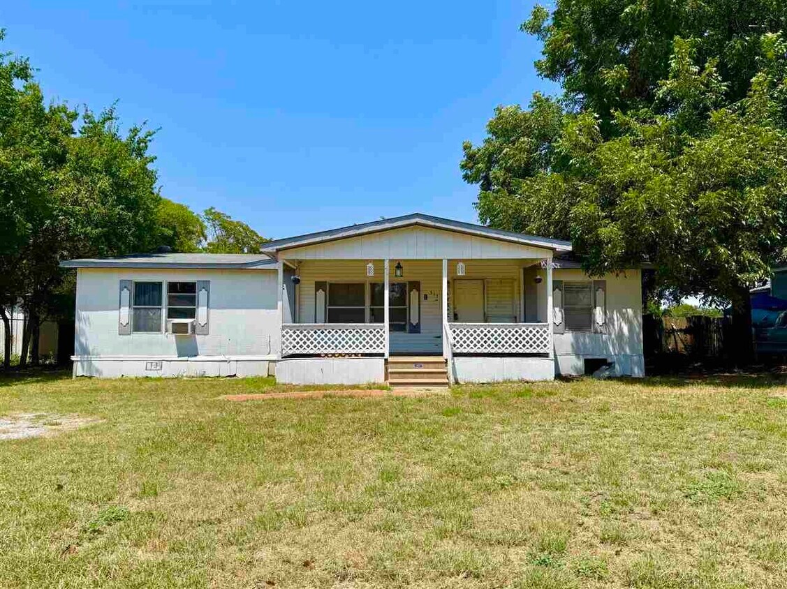 Foto principal - 317 E 7th St