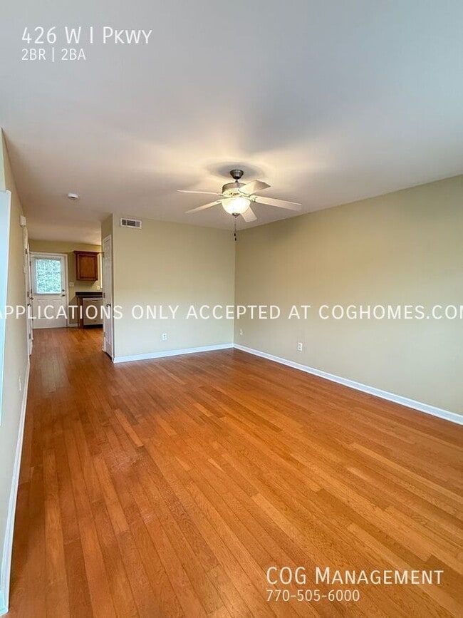 Foto del edificio - 426 WI Pkwy