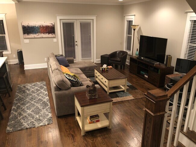 Foto del edificio - 1011 Everett Pl