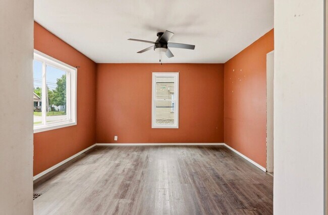Foto del edificio - 123 Woodside Ln