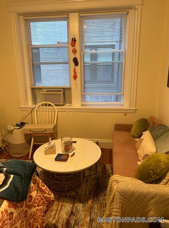 Building Photo - 211 Park Dr