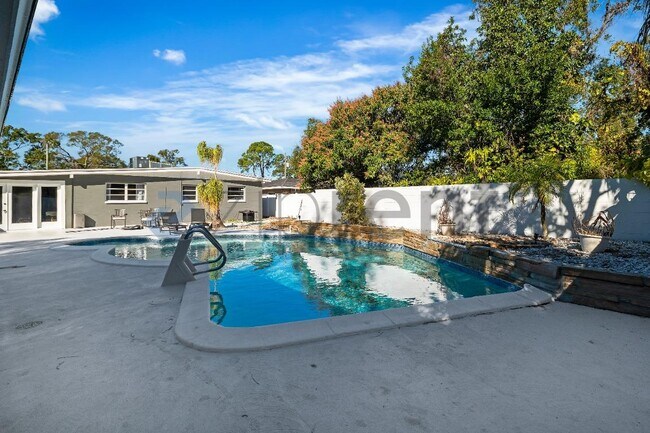 Foto del edificio - 3909 N Clearfield Ave