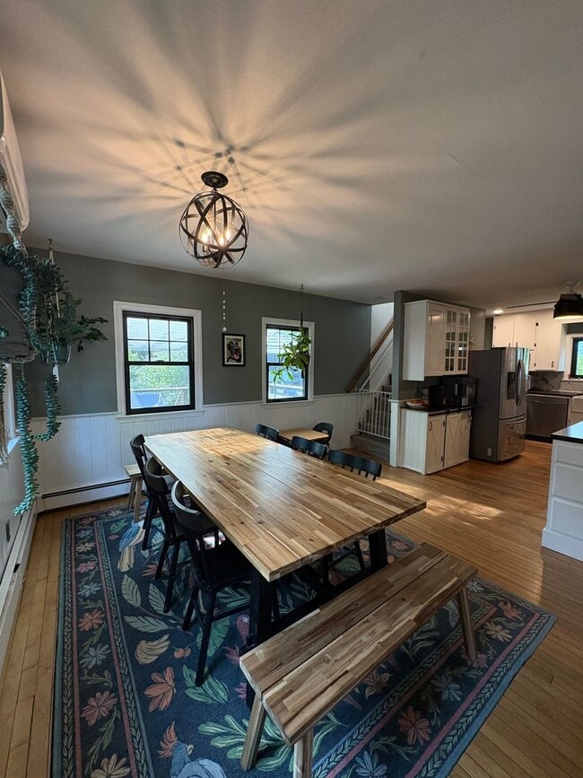 Foto del edificio - Cozy 3-Bedroom 1.5 -Bathroom Home with Fen...