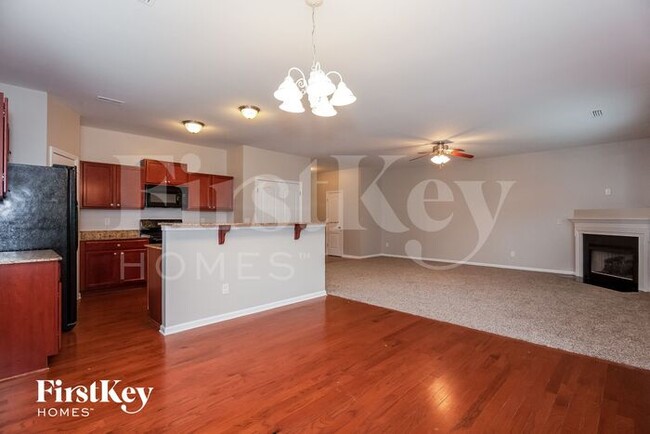 Foto del edificio - 2528 Woodsorrel Ln