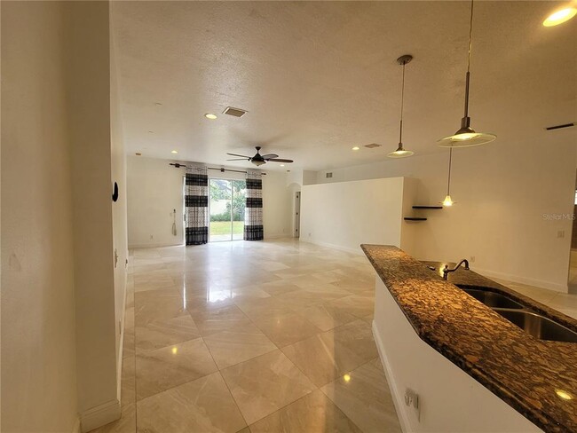 Foto del edificio - 29822 Boyette Oaks Pl