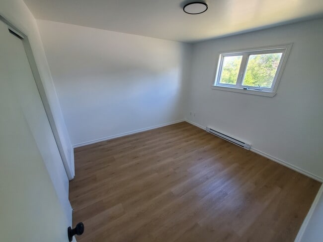 Building Photo - 9 Connaught Ave