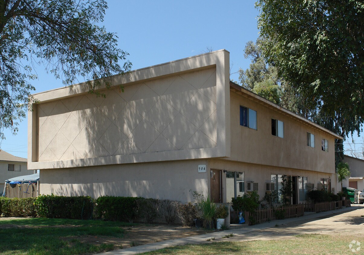 Building Photo - 904 River Rd