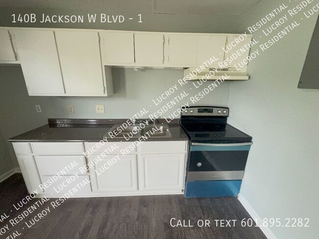 Building Photo - Newly renovated 1 bedroom, 1 bathroom apar...