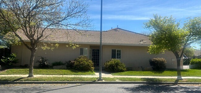 Foto del edificio - Coming Soon!