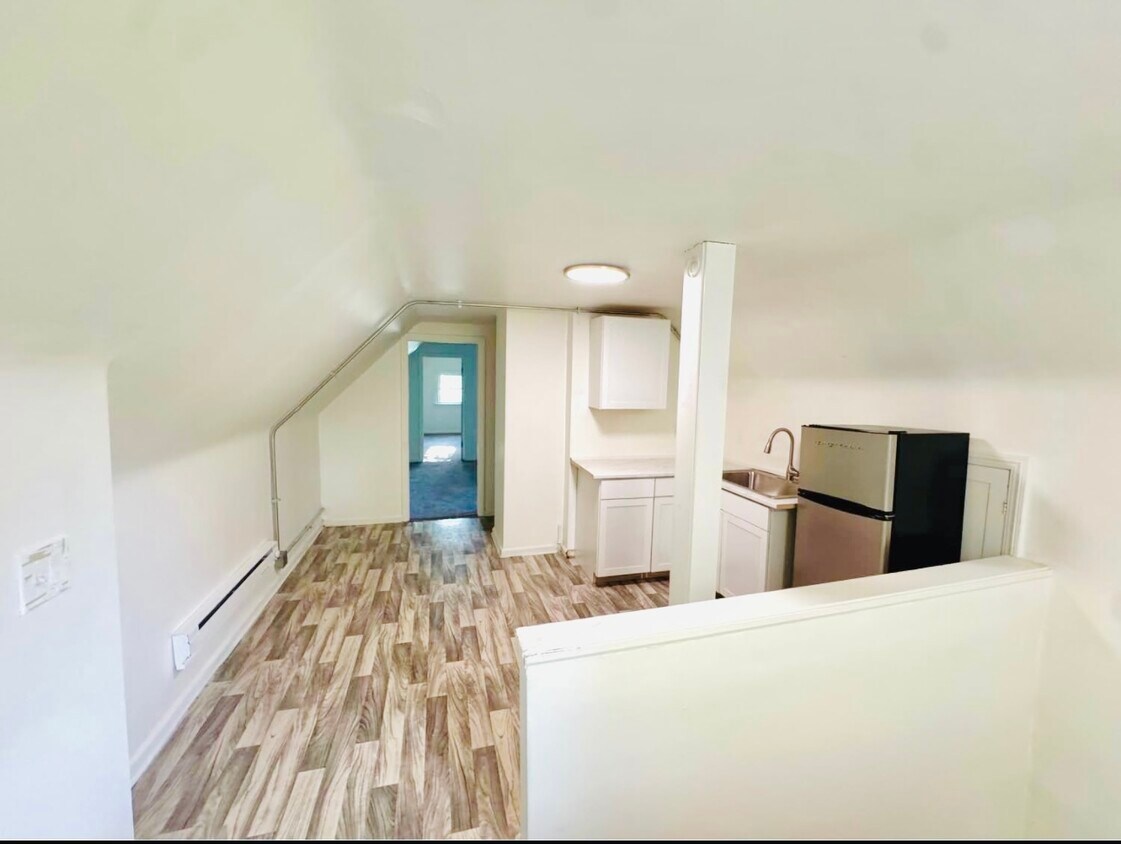 Foto principal - 2065 W 85th St
