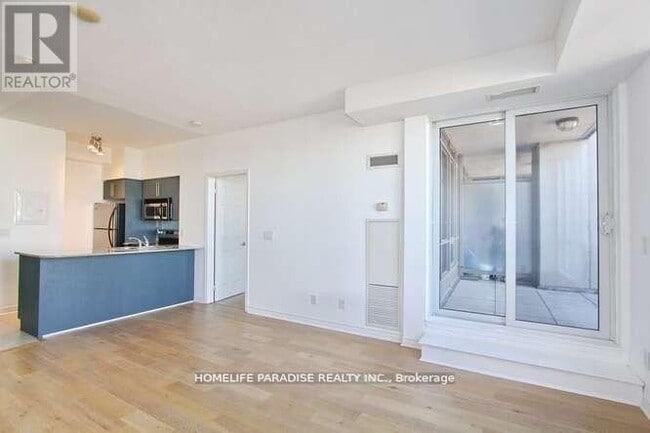 Photo du bâtiment - 388 Prince of Wales Dr