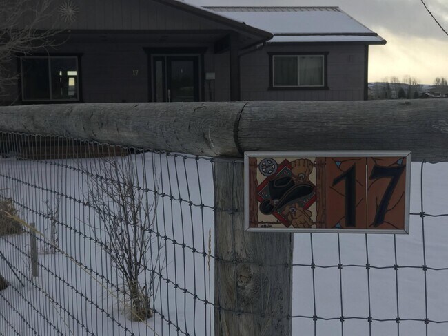 Building Photo - 17 Granite Ln