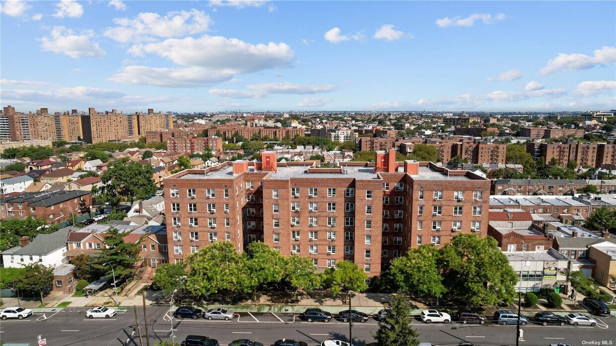 Foto del edificio - 102-21 63rd Rd