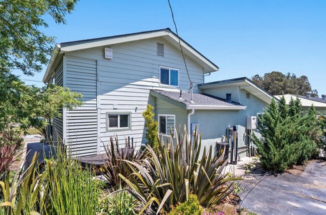 Foto del edificio - Watsonville: Tranquil Home & Ranch/Farm on...