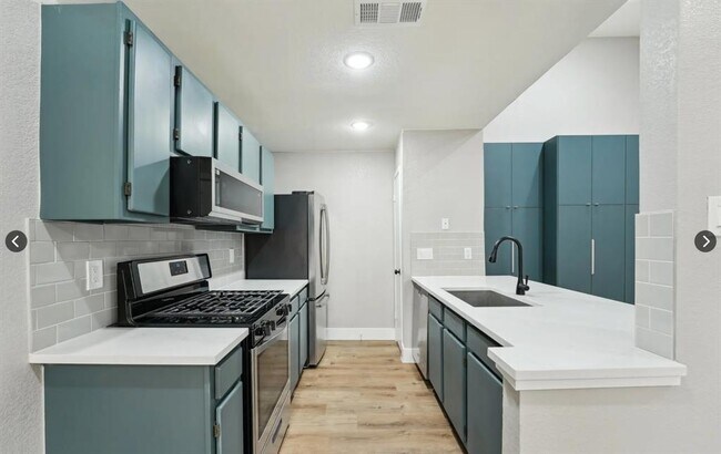 Foto del edificio - 4602 Brown Bark Pl
