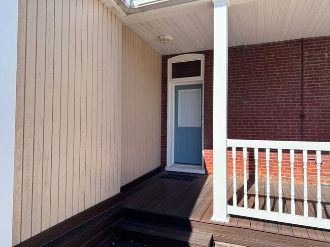 Building Photo - 3 Bedroom 1 Bath