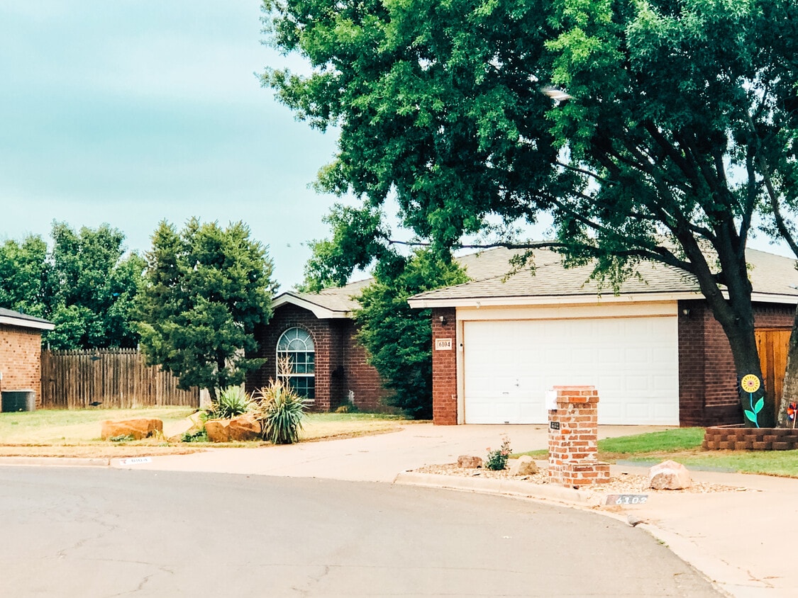 Primary Photo - 6104 7th Dr