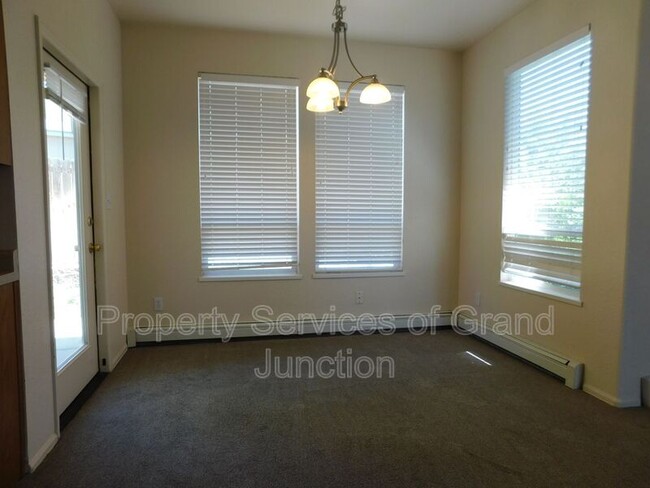 Building Photo - 148 Drumlin Cir