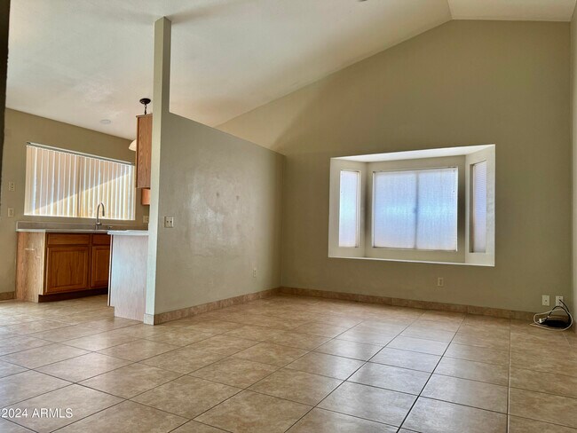 Building Photo - 1825 E Sandra Terrace