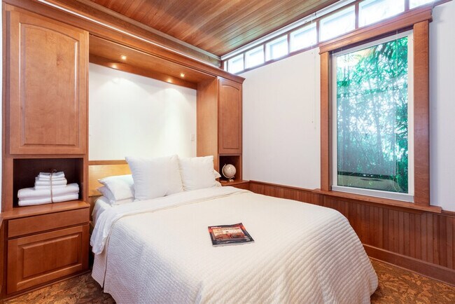 Building Photo - 3109 6th Ave