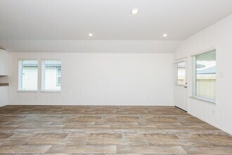 Building Photo - 3027 Lake Crest Dr