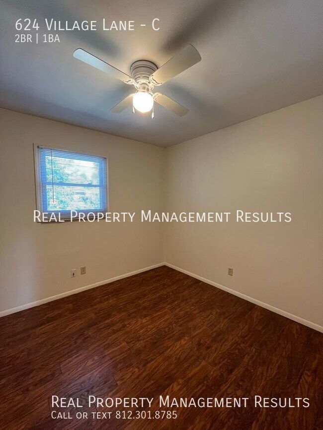 Foto del edificio - 624 Village Ln