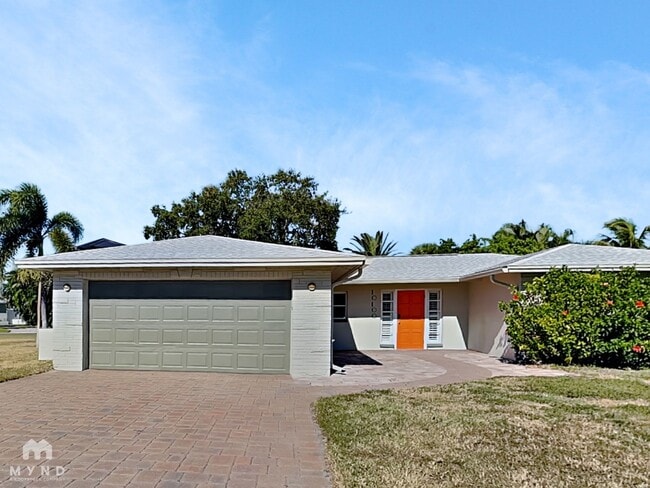 Building Photo - 10100 Paradise Blvd