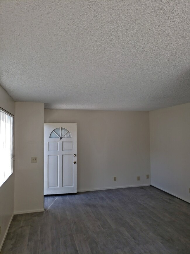 Building Photo - 1612 W 209th St