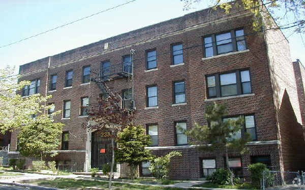 Foto principal - 233 Weequahic Ave