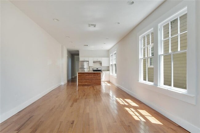 Building Photo - 500 S Hennessey St