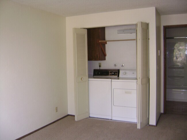 Building Photo - 1020 E 26th Ave