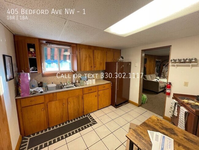 Foto del edificio - One bedroom one bathroom second level apar...