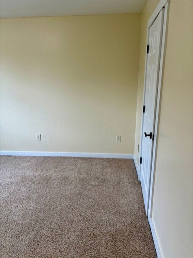 Foto del edificio - 3 Bedroom, 2.5 Bathroom Townhouse with Fireplace