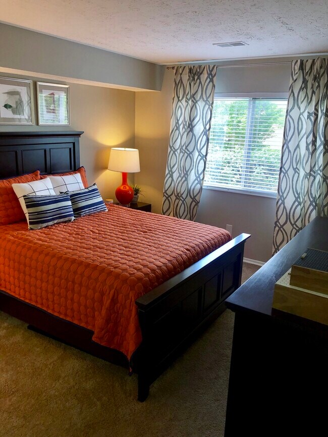 Foto del edificio - 3520 Creekwood Dr