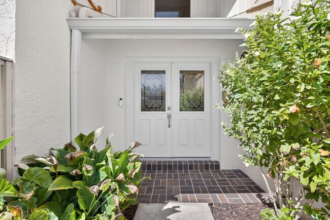 Building Photo - 16941 Waterbend Dr