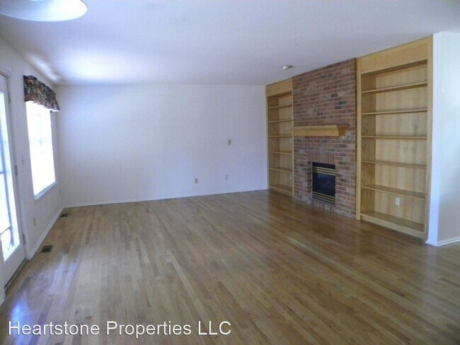 Building Photo - 5 br, 3.5 bath House - 723 Huntington Drive