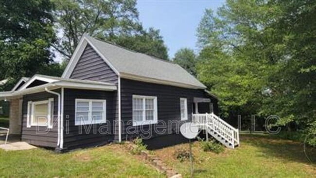 Foto del edificio - 10 Sanford Ave