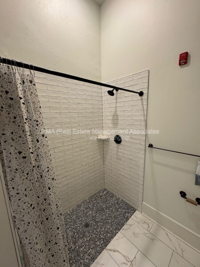 Foto del edificio - 215 Main St