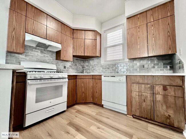 Foto del edificio - 2 bedroom in MASPETH NY 11378