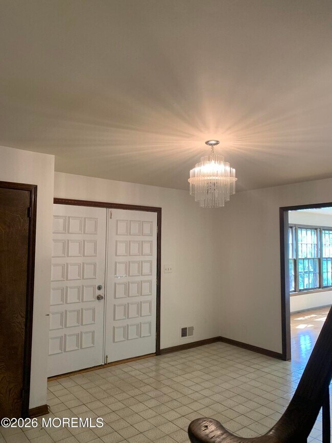 Building Photo - 2 Carbury Rd