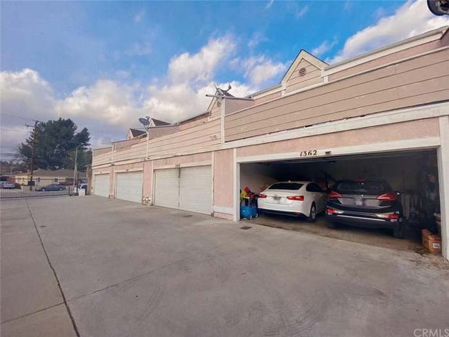 Building Photo - 1362 W Orange Grove Ave