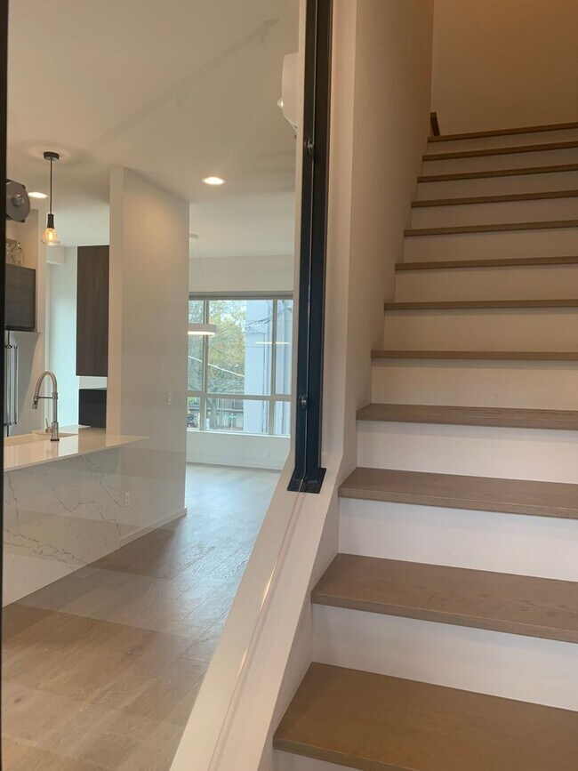Foto del edificio - High End Madison Valley Row House !