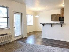 Claystone New Breakfast Bar - Stoneplace Apartment Homes