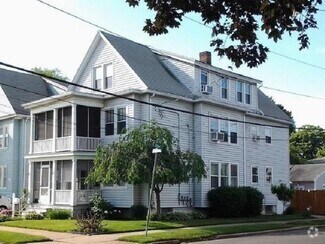 Building Photo - 108 Concord St