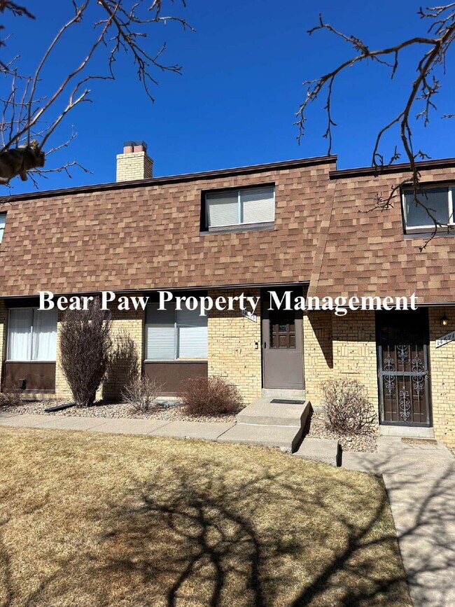 Foto del edificio - Spacious 3-Bed Townhouse in Golden!