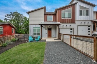 Building Photo - 1107 Lott Ave