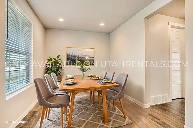Building Photo - 1542 Lowe Peak Dr