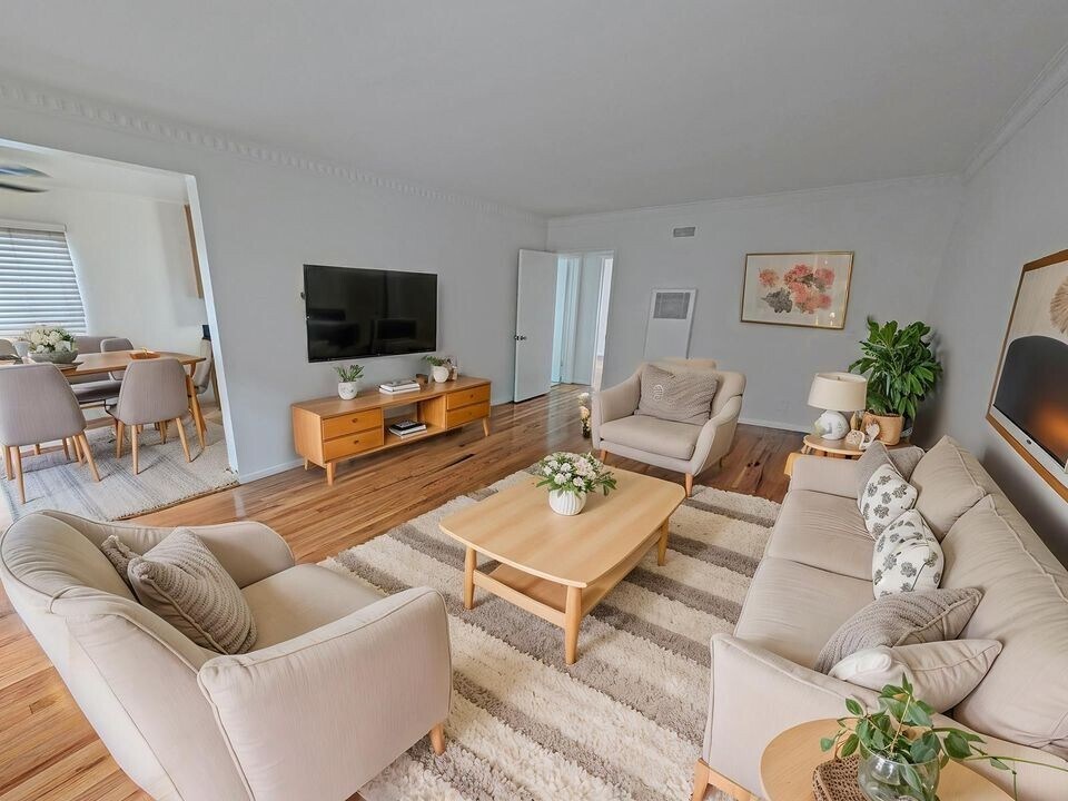 Foto principal - 6860 De Longpre Ave